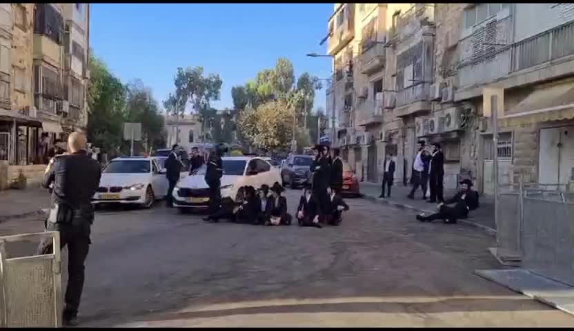חרדים קיצוניים מפגינים בירושלים