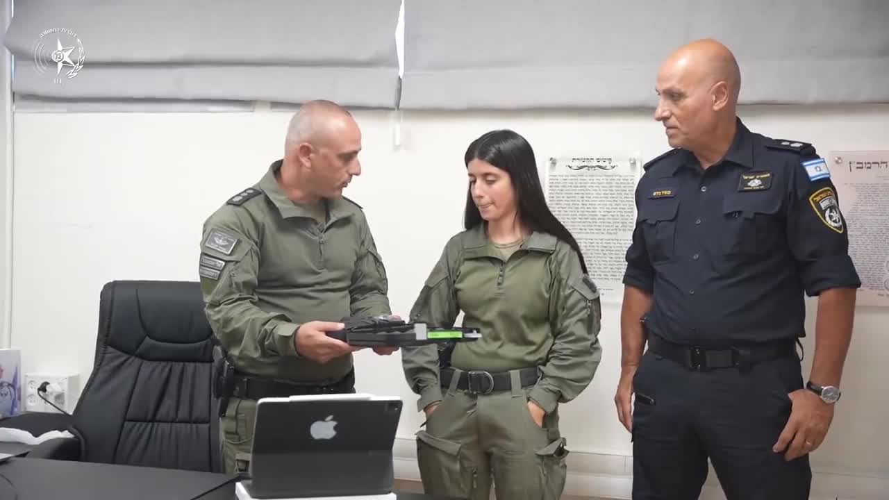 הענקת נשק ליאל בוזקשוילי