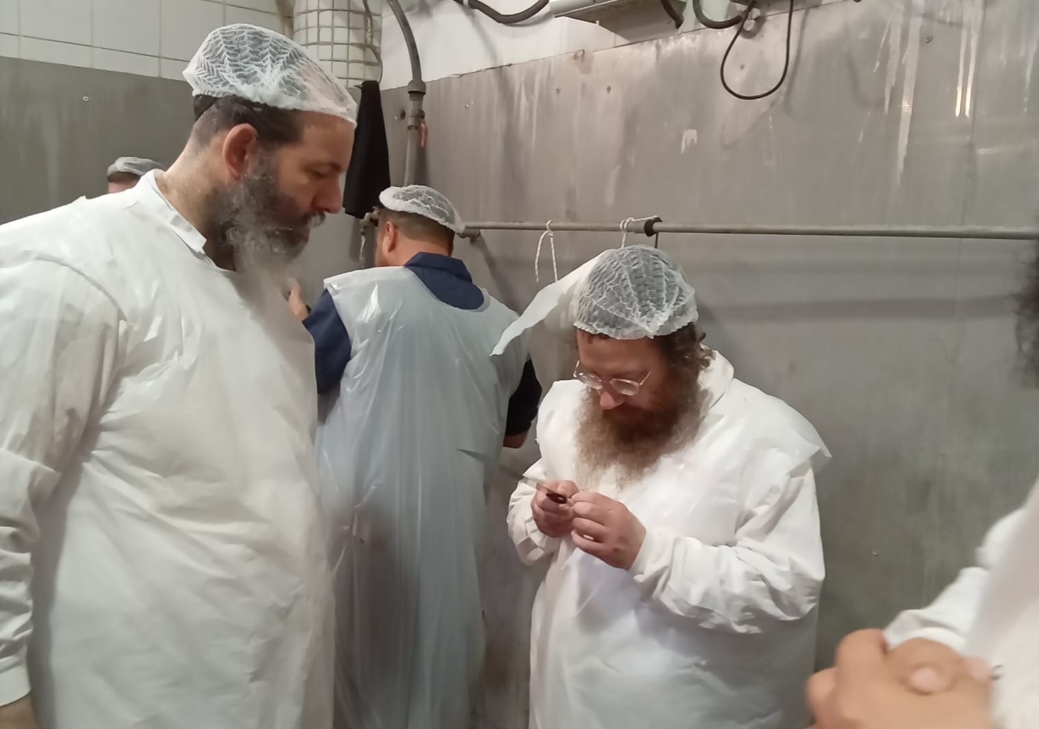 בדיקת הפתע מעידה: הקפדה הלכתית חסרת פשרות במשחטת ה"בשורה"