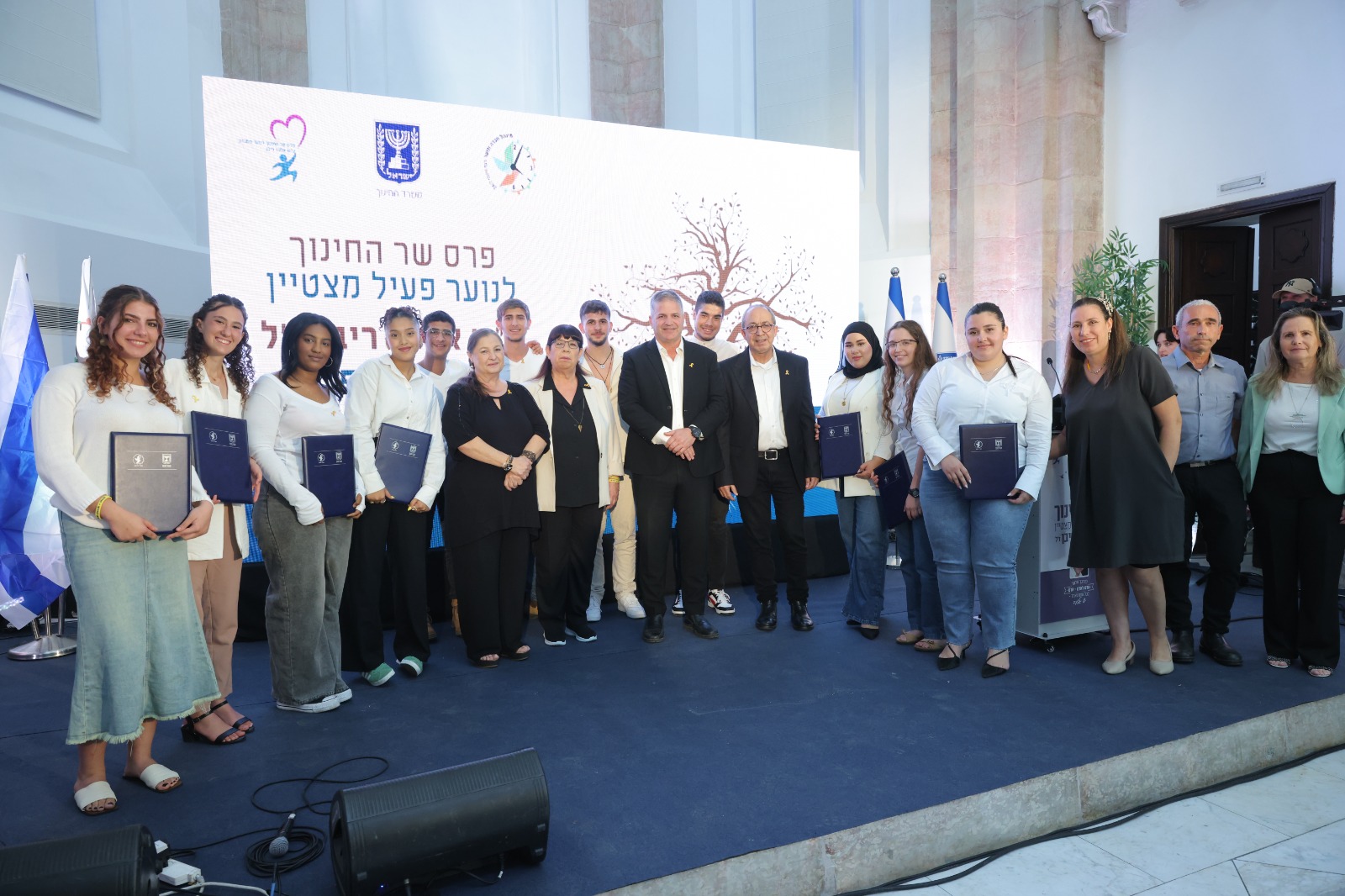 כבוד למגזר: 3 סרוגים זכו באות שר החינוך לנוער מתנדב