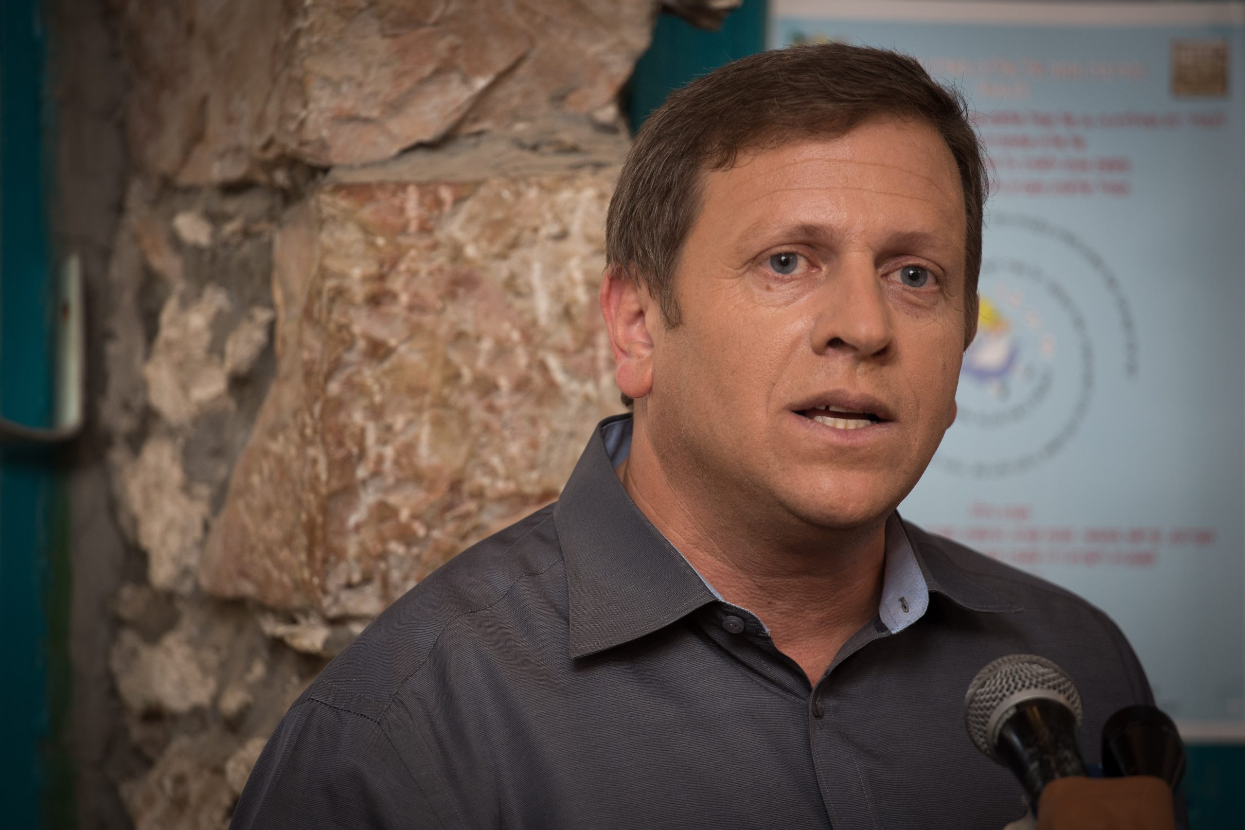 "עזרו לי להמיר בכי בצחוק": חגי לובר בבקשה מעומק ליבו