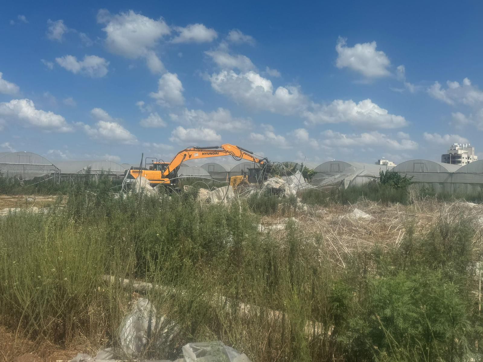 נהרסו חממות פלסטיניות שנבנו ליד בת חפר