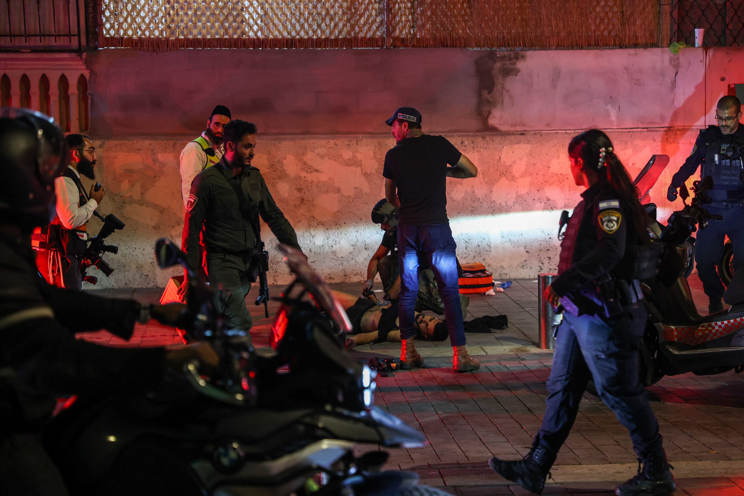 מנטרל המחבל: חילץ מהנובה וקיבל רישיון נשק לפני חצי שנה