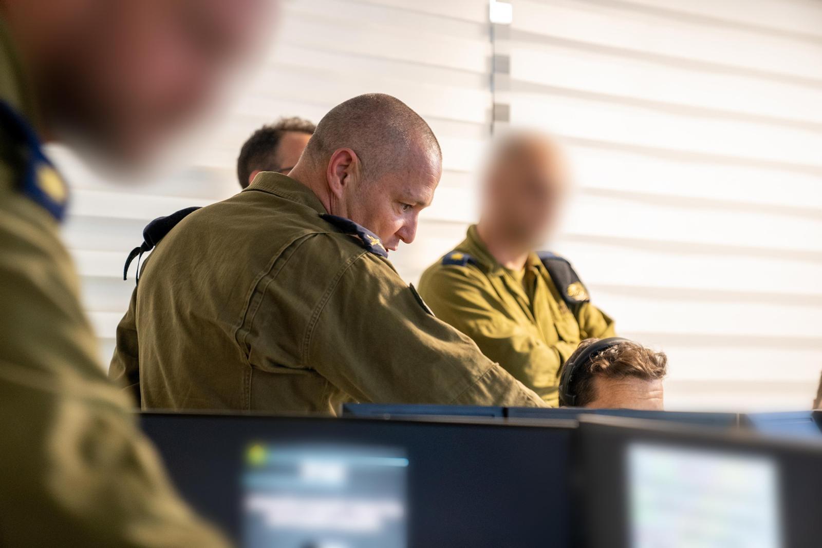 "12 פגזים בנשק עז": תיעוד התקיפות מהים | צפו
