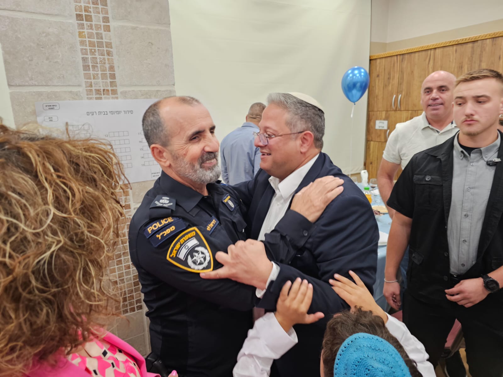 עם המפכ"ל דניאל לוי (אור לדרמן)