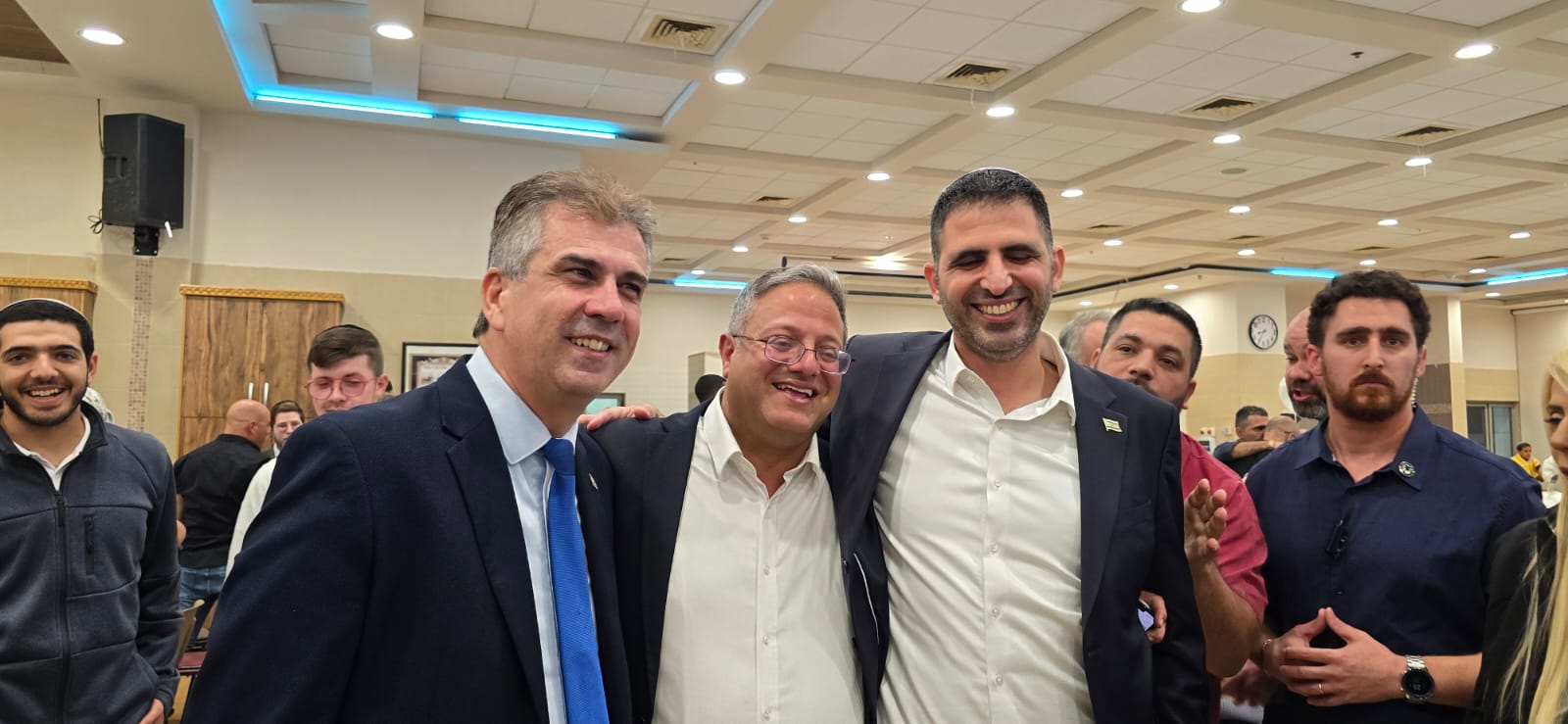 שר התקשורת שלמה קרעי (אור לדרמן)