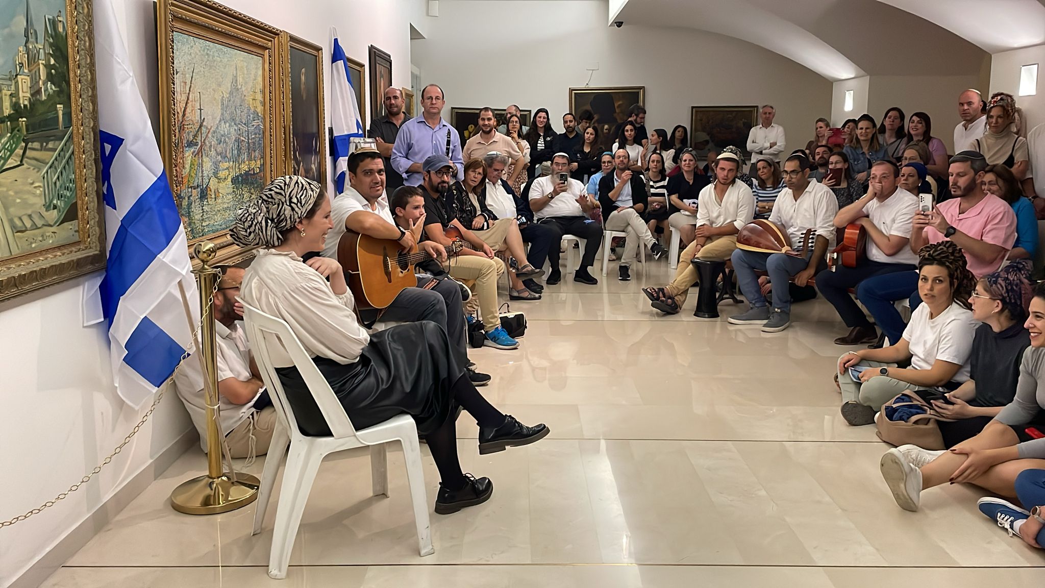 אשתו של גיא נושאת דברים