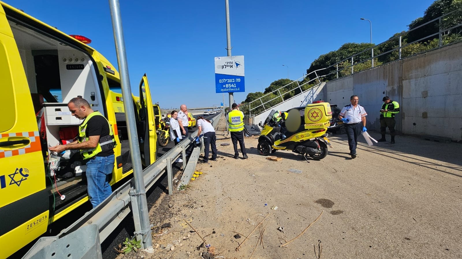 הרכב התנגש בקיר: גבר בן 60 נהרג בתאונה בכביש 20