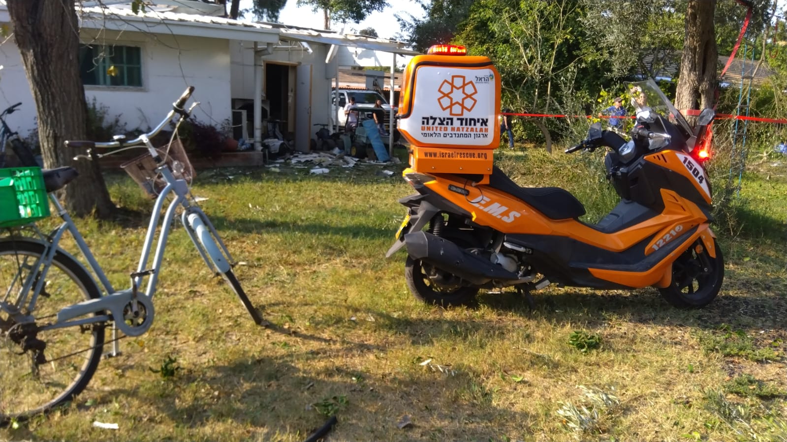 רכב עולה באש מפגיעה ישירה בקרית ים: צפו