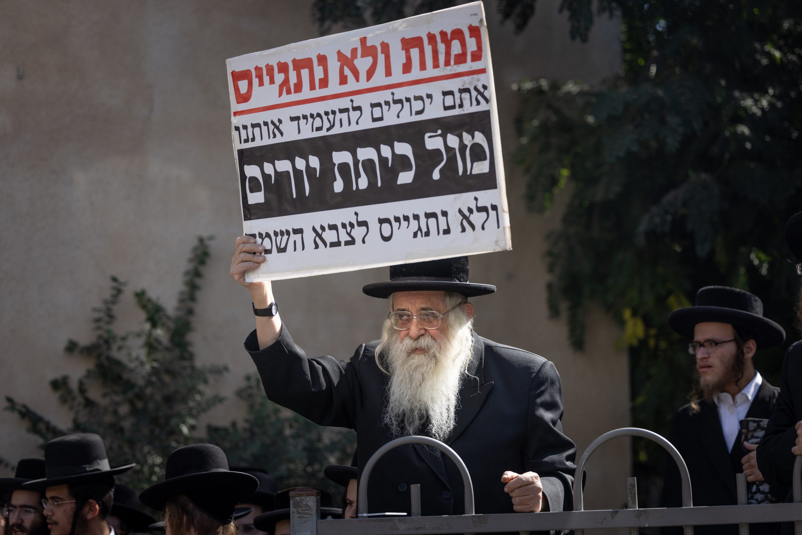 כיצד יגיב דרעי? המשטרה הצבאית החלה במעצר משתמטים חרדים