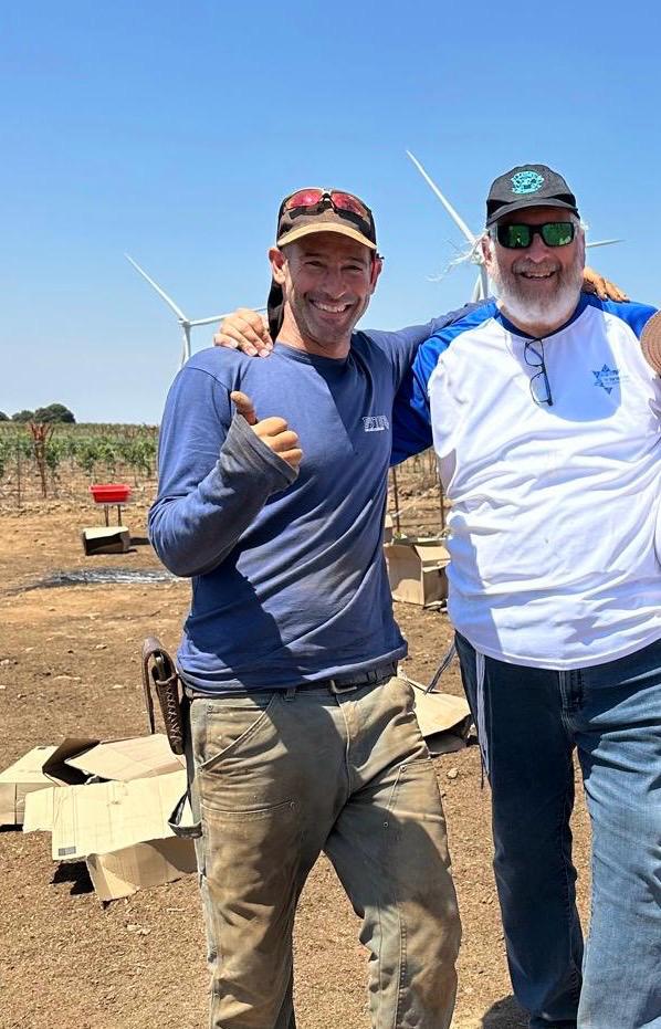 "נופים ירוקים
הוחלפו באדמה חרוכה": חקלאי הצפון זקוקים לסיוע מיידי