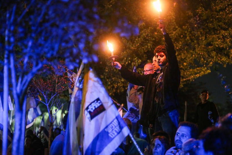 עיתונאי בתאגיד השווה ברמיזה בין נתניהו להיטלר?