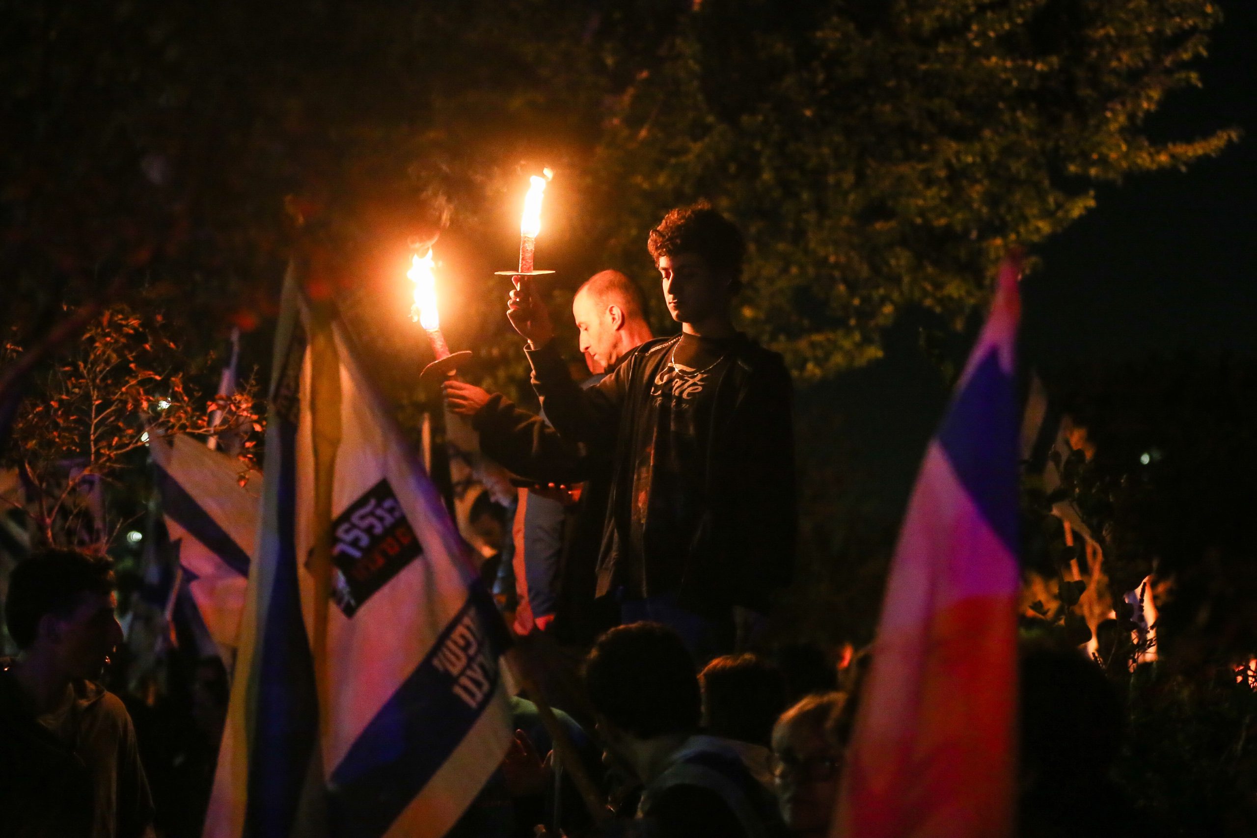עו"ד של היורים לבית רה"מ: "זו עלילת דם, הזיקוק היה תקול"