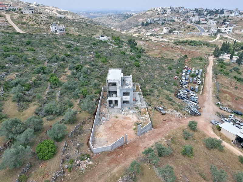 מיקום אסטרטגי ומסוכן: וילה פלסטינית נבנתה מעל צומת הפרסה