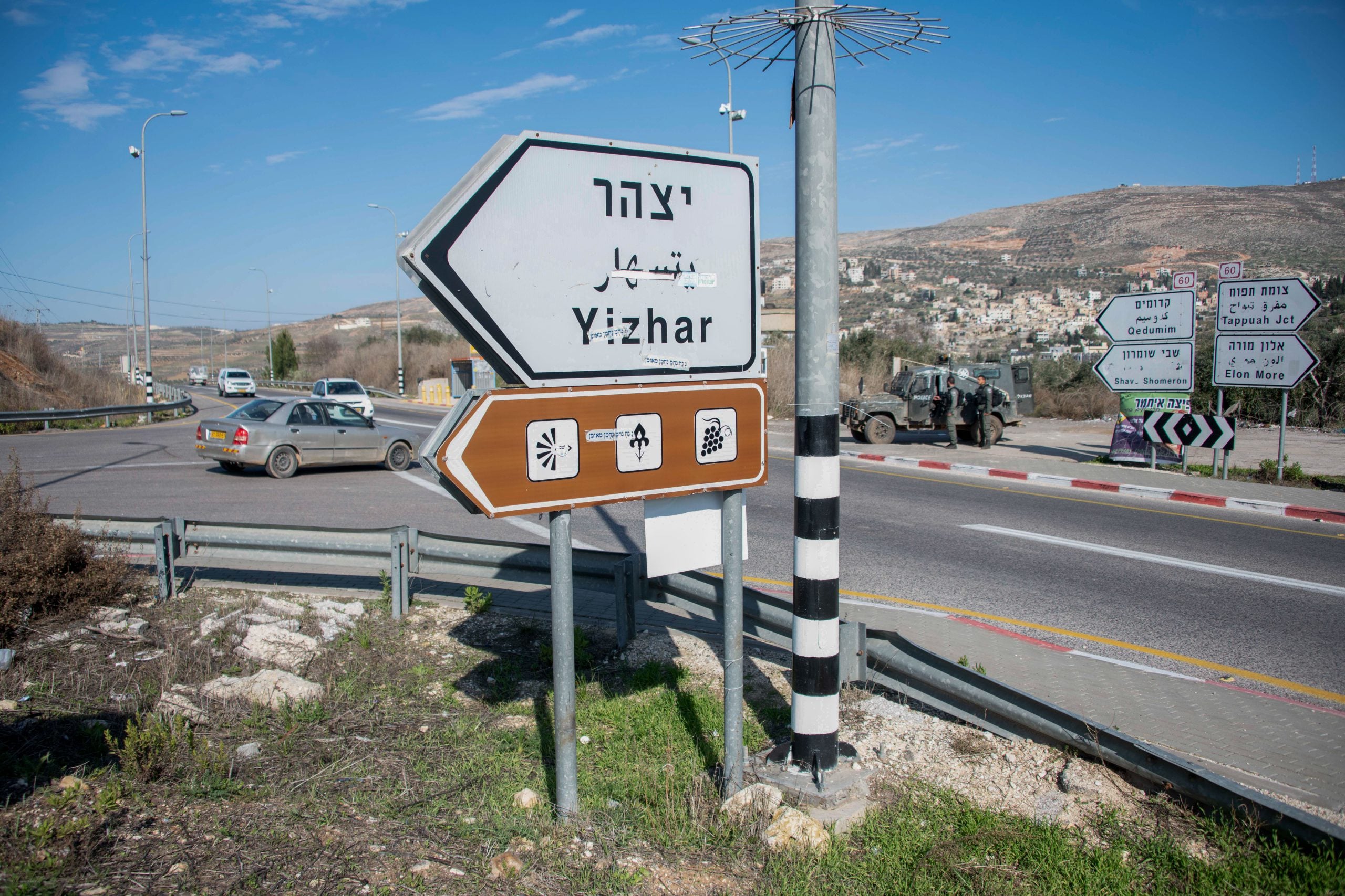 הסכנה הגדולה על ציר גלעד: מאות בתים בלתי חוקיים צמודים לכביש