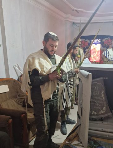 תפילת חול המועד סוכות בעזה
