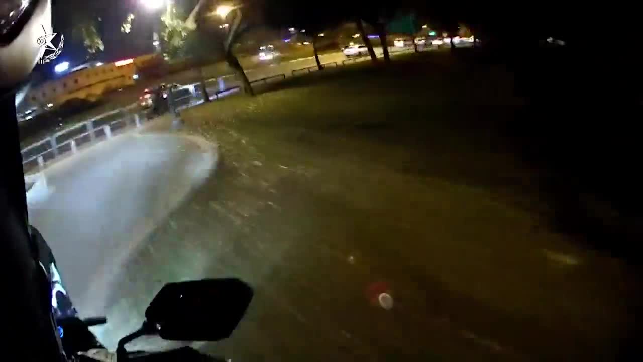 תיעוד ממצלמת הלוחם: מרדף אחרי חשודים ברחובות תל אביב