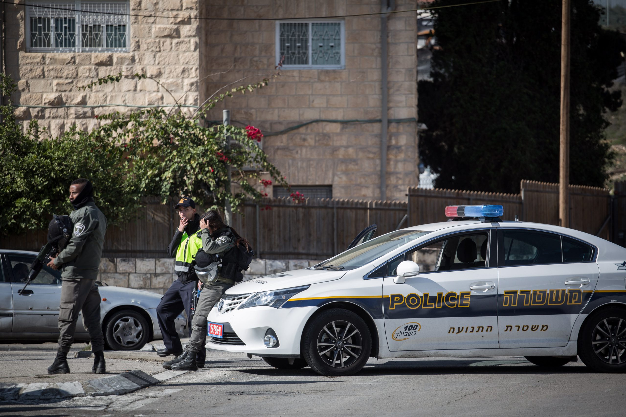 אירוע חריג: פורעים השחיתו ניידת משטרה בשילה