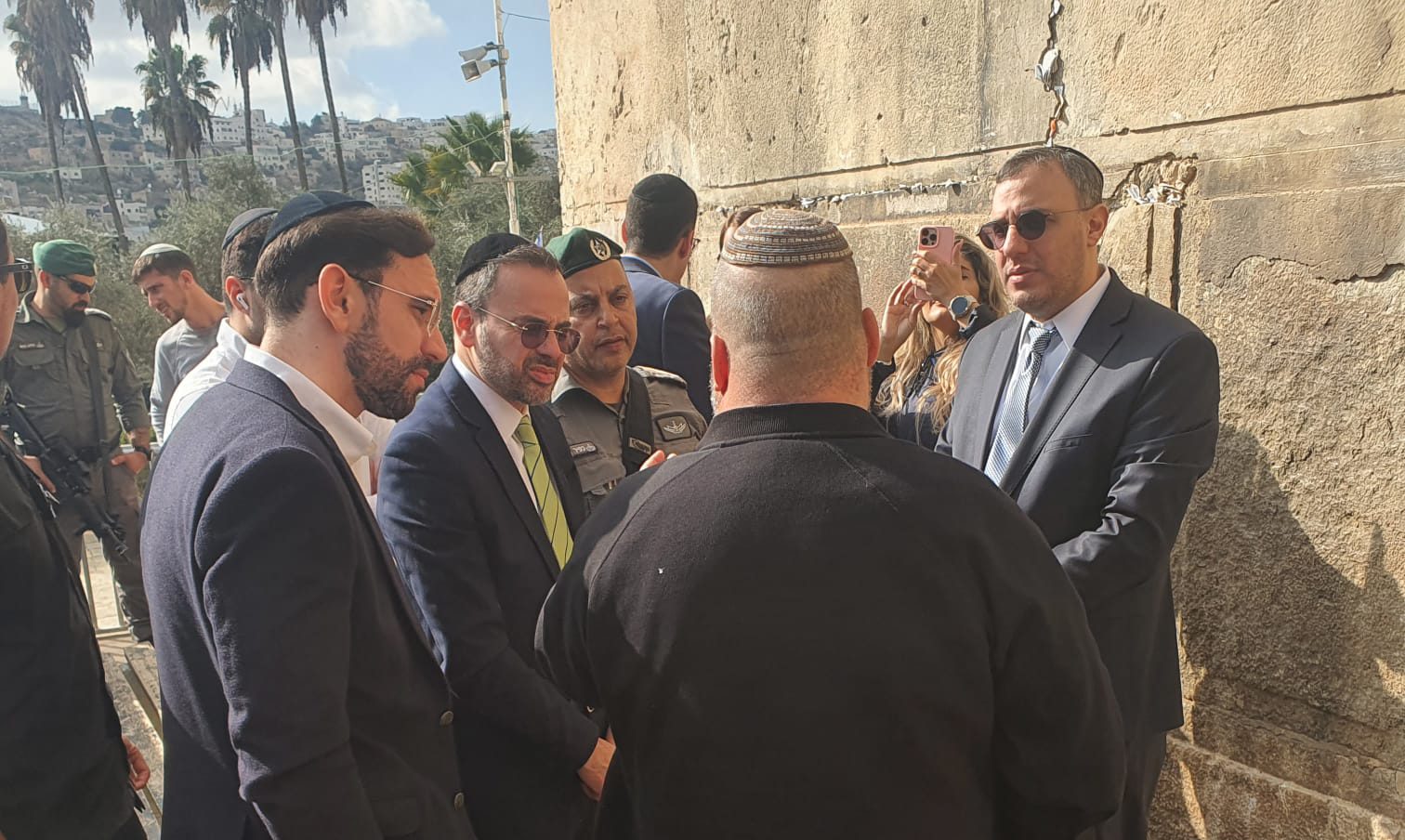 השר בוסו בחברון: "חיזוק מערך הבריאות – ביטוי חשוב לריבונות"