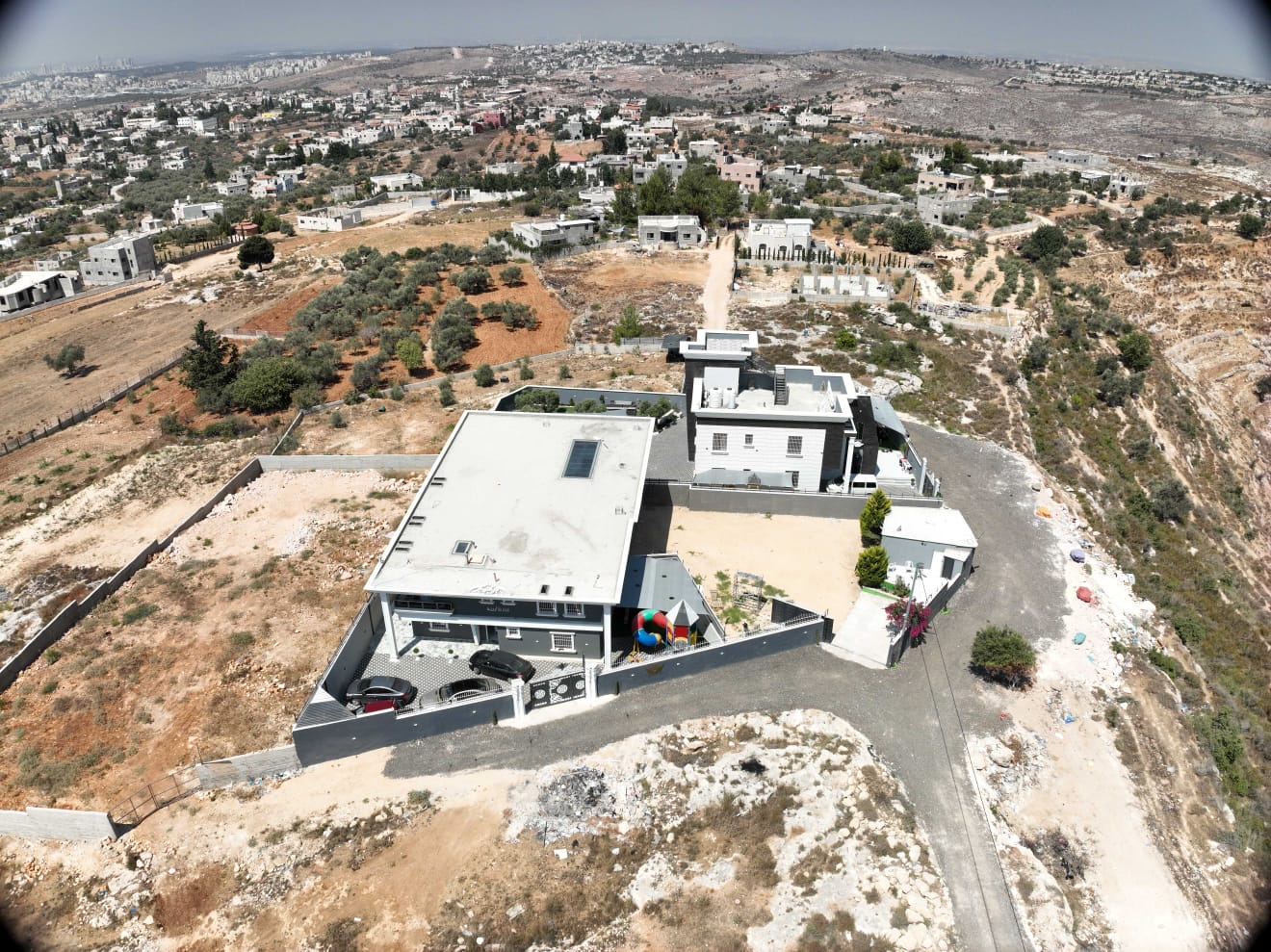 איפה המנהל האזרחי? כפר נופש פלסטיני לא חוקי בשטח C
