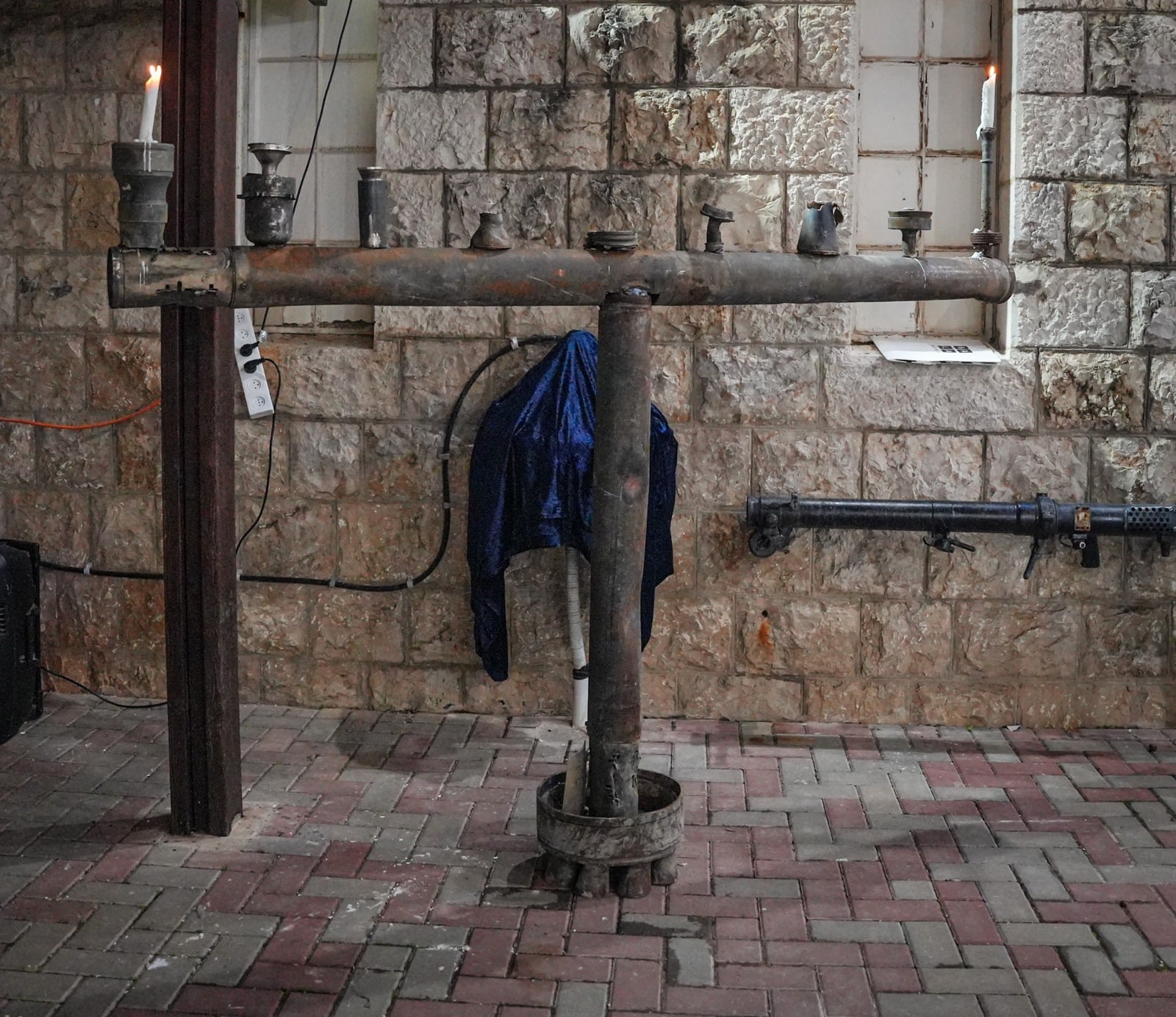 חג בצל המלחמה: בקרית שמונה הדליקו חנוכיה מחלקי רקטות