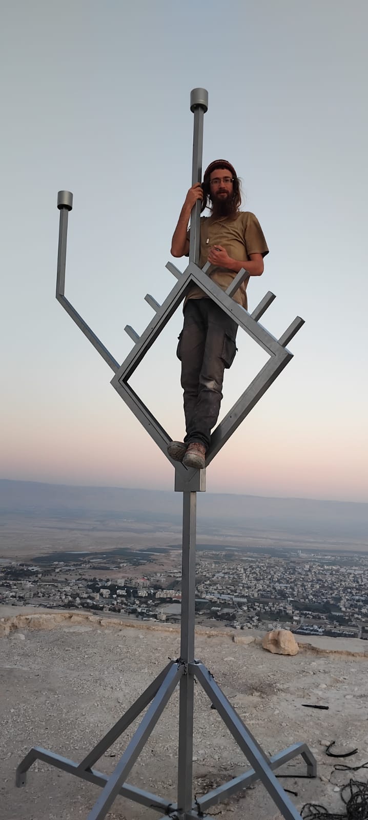 אחרי עשרות שנים: חנוכייה הודלקה במקום בו נפל שמעון החשמונאי