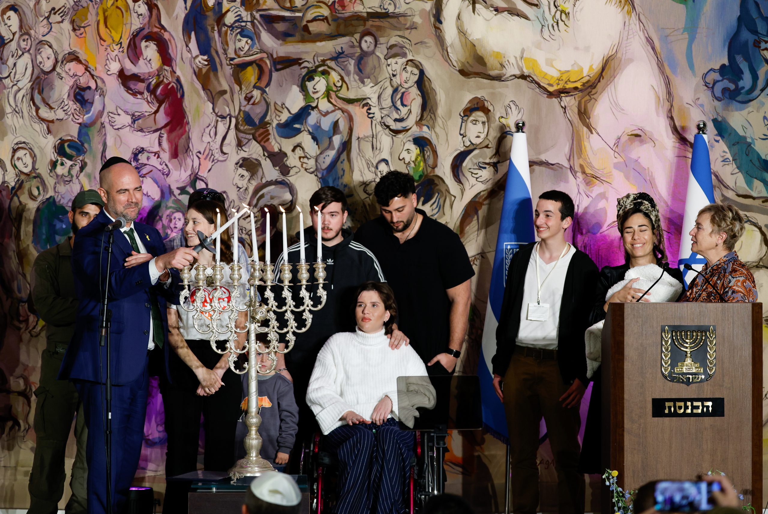 בסימן גבורה: הדלקת הנרות המרגשת עם גיבורי המלחמה בכנסת. צפו