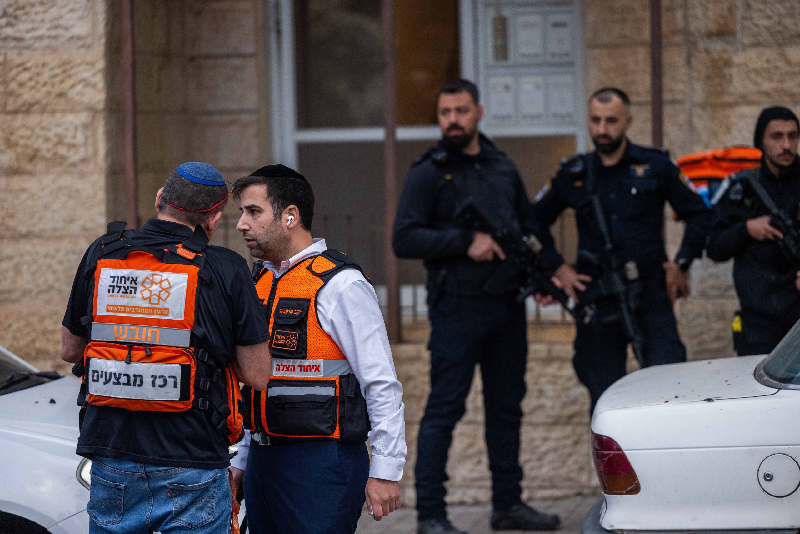 אירוע חריג בפסגת זאב: אדם התבצר בדירה וירה על שוטרים