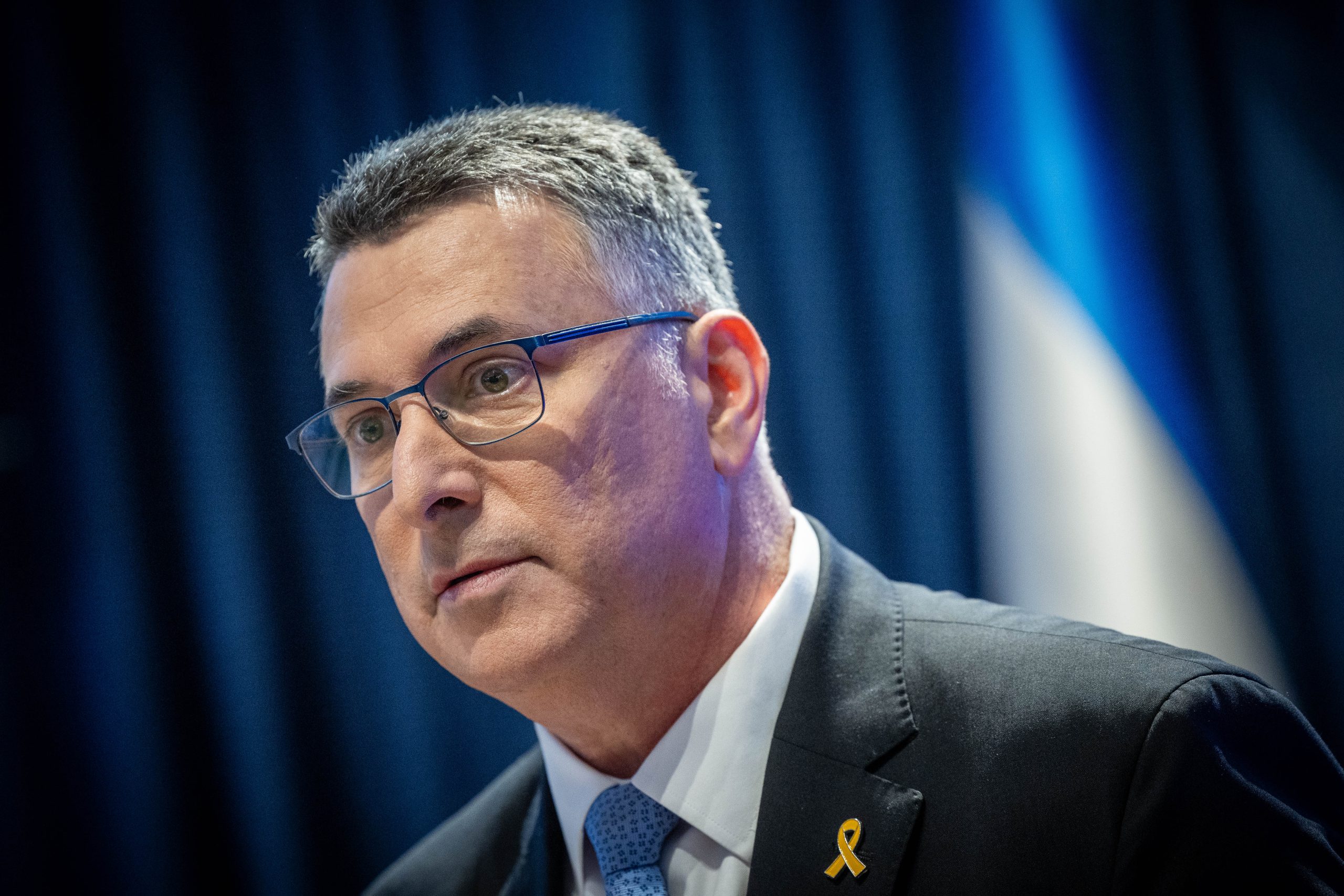 לראשונה: סער החל בביקור מדיני באוקראינה