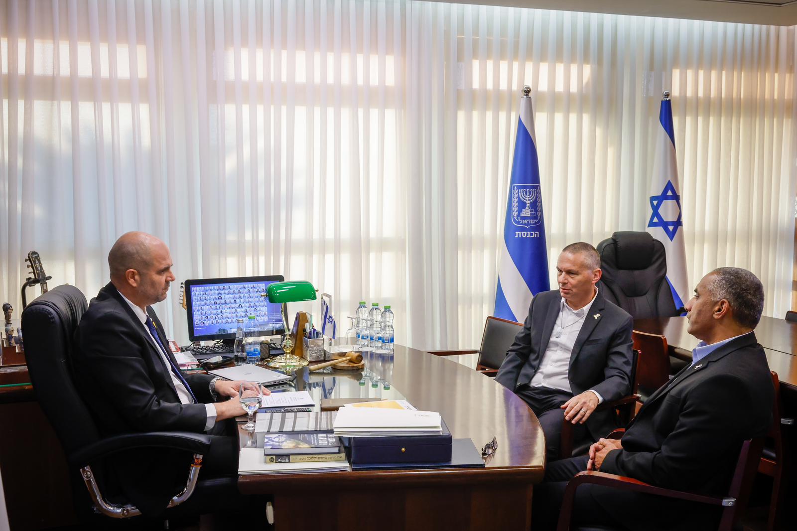 אוחנה נפגש עם יוזמי הפשרה: "נוכל להביא בשורה לאזרחי ישראל"