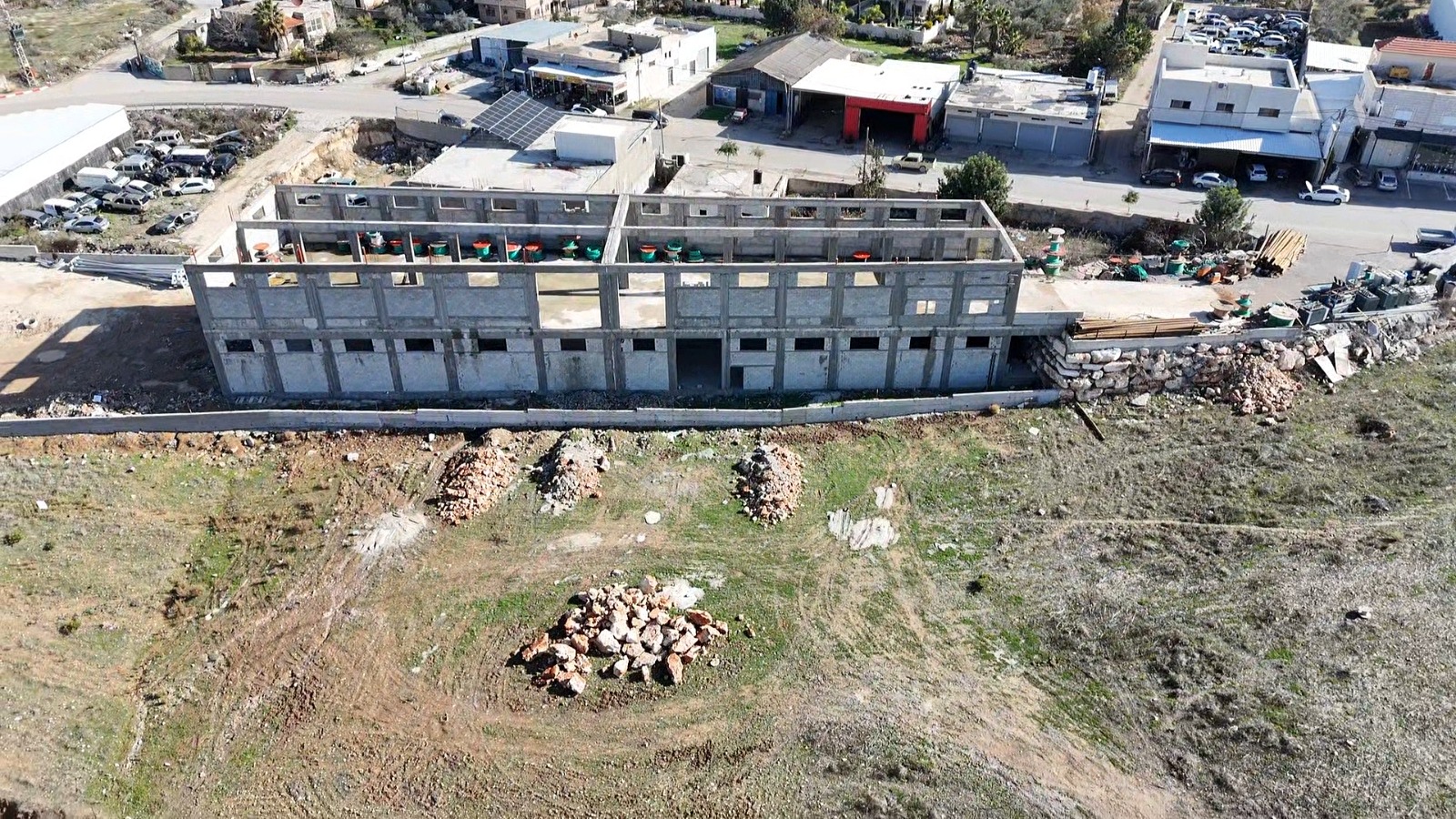 בסמוך למקום הפיגוע: עשרות מבנים לא חוקיים בפונדוק