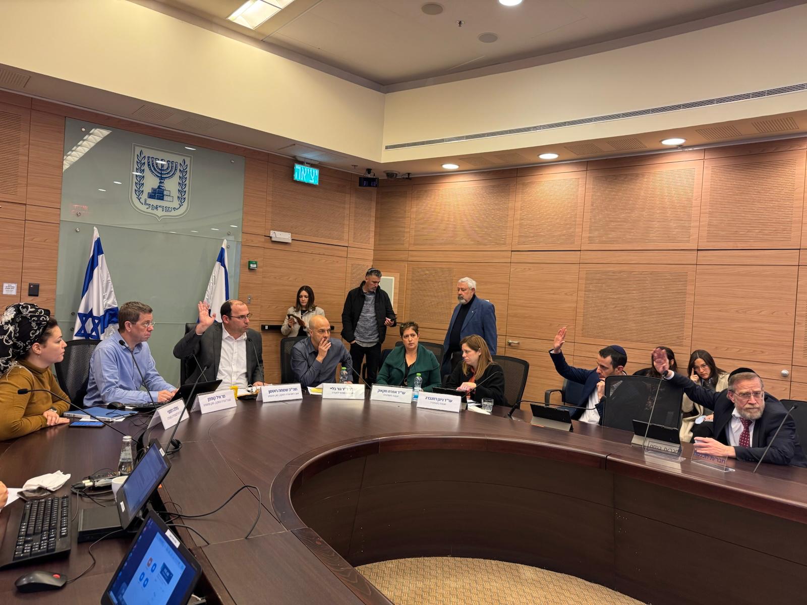 האופוזיציה נעדרה: החוק של רוטמן חוזר לוועדה