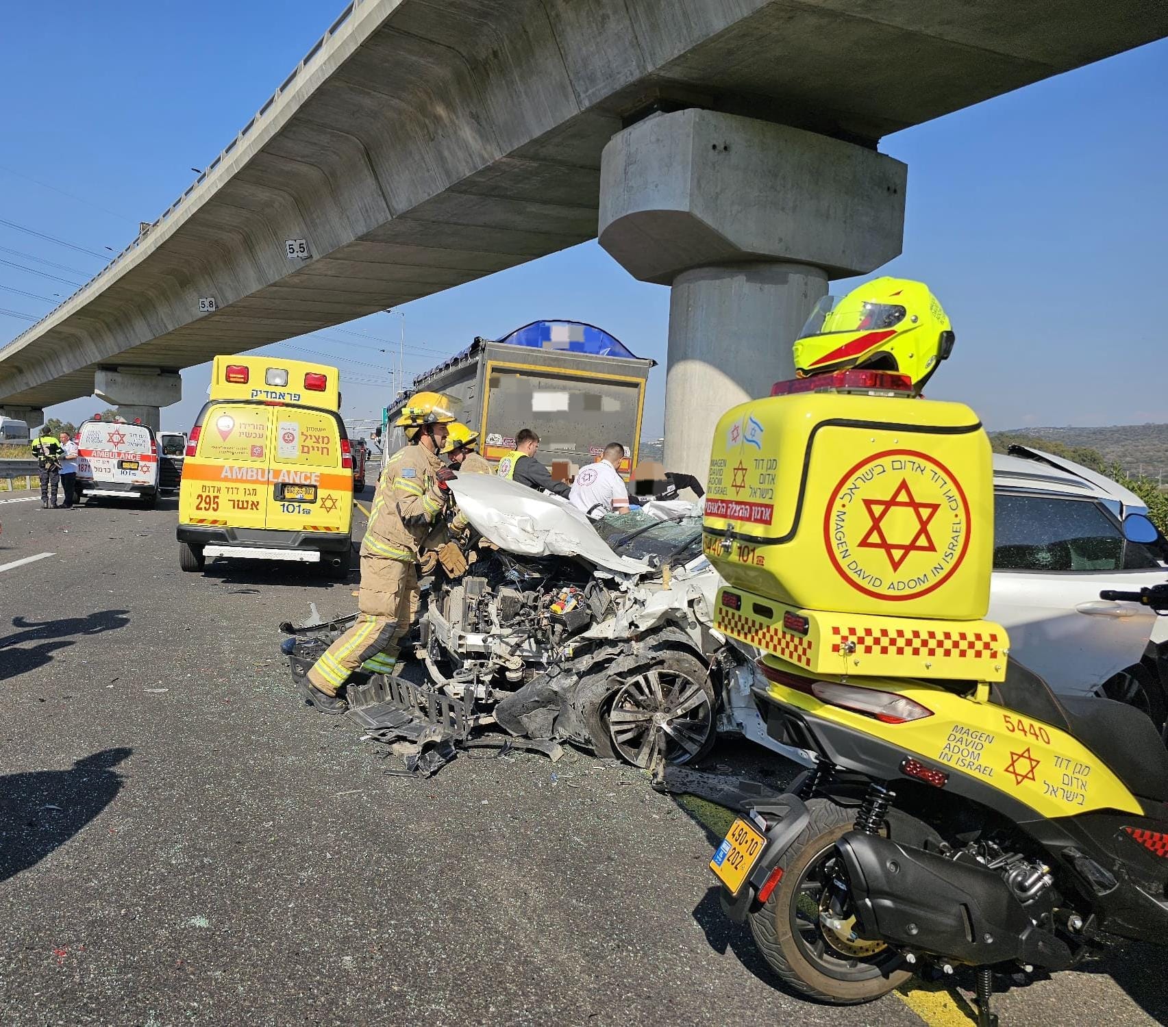 תאונה קטלנית בכרמל: אישה ותינוק נהרגו לאחר שנפגעו ממשאית