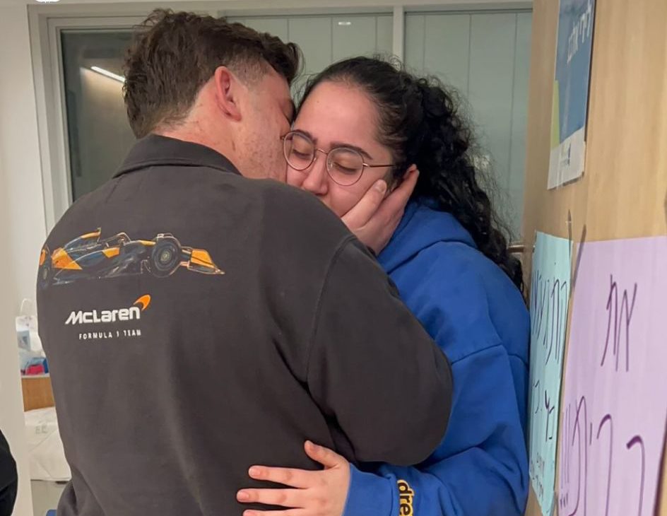 ההחלטה המצמררת של החטופה ששוחררה לירי אלבג