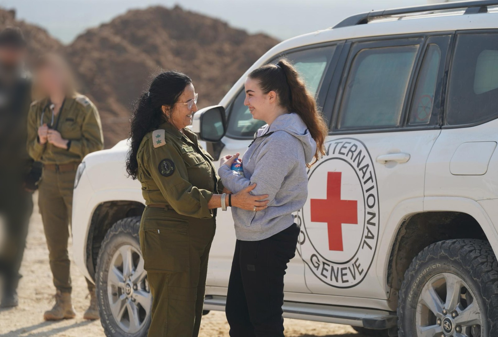 צפו: אגם ברגר חוברת לידי כוח צה"ל