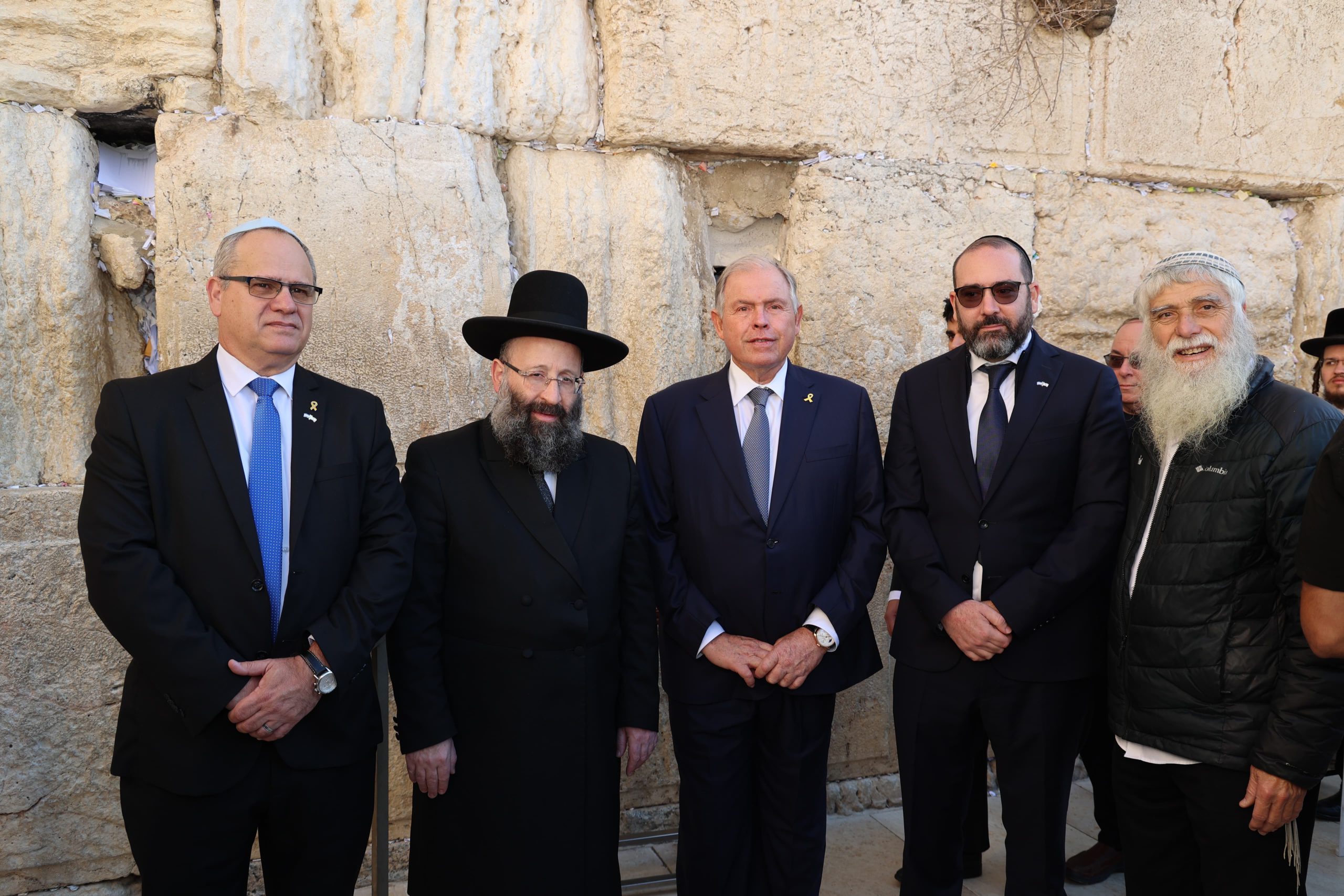 "מרגש וייחודי": שר החוץ של ארגנטינה ביקר בכותל המערבי