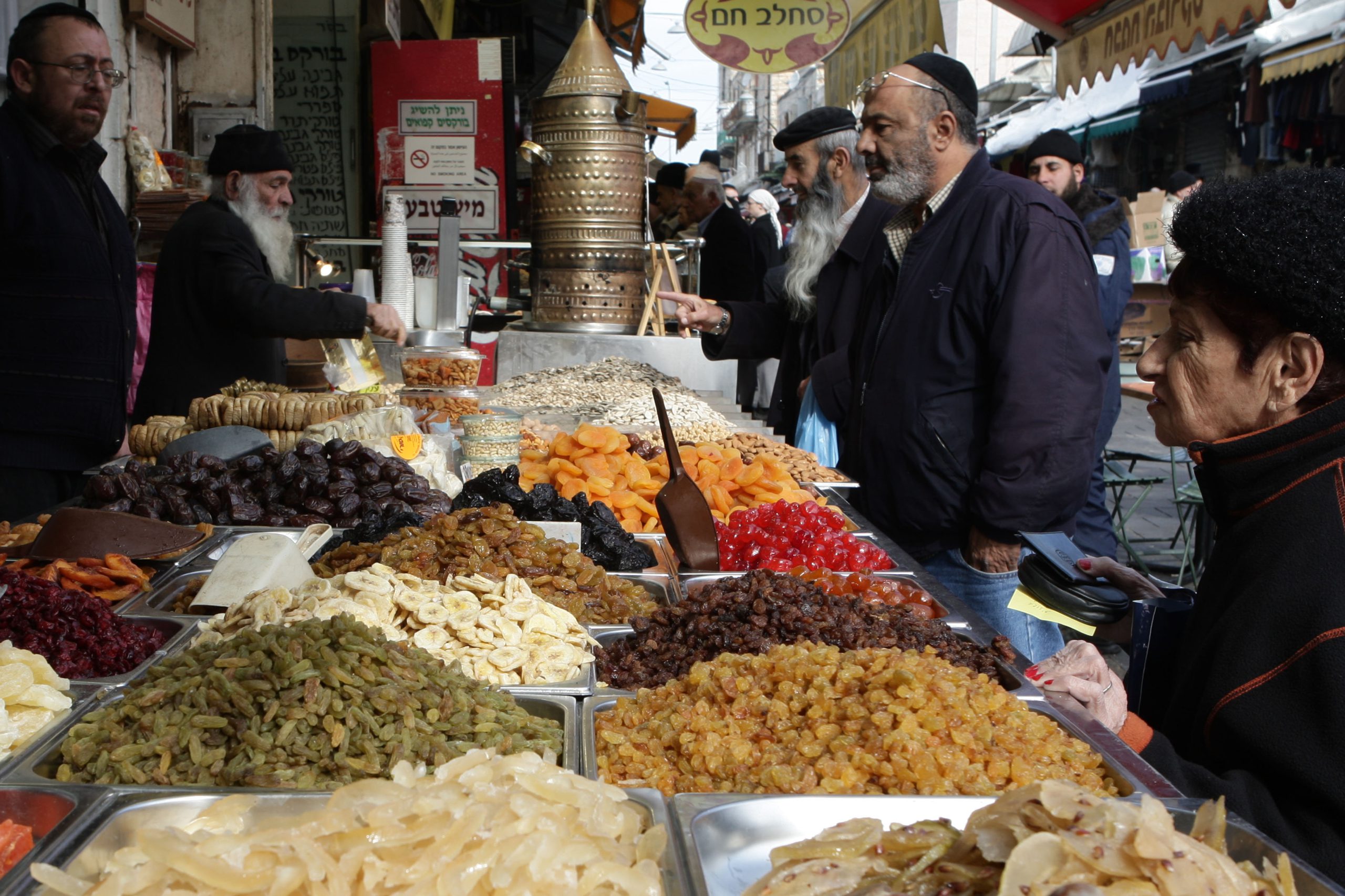 פירות יבשים בשוק מחנה יהודה