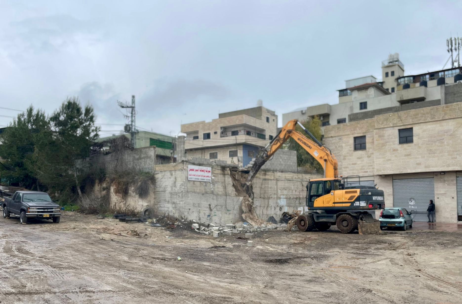 חודש אחרי הפיגוע: החל הרס החנויות הבלתי חוקיות בפונדוק