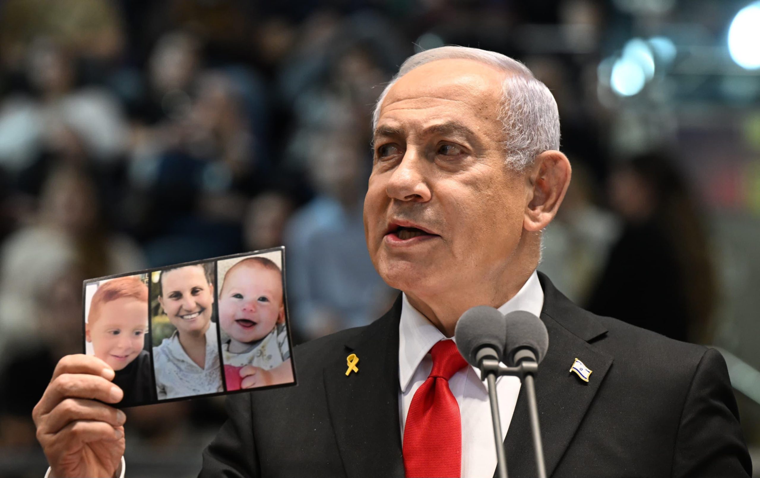 נתניהו הציג תמונה של משפחת ביבס: אנחנו נביס את המפלצות בעזה
