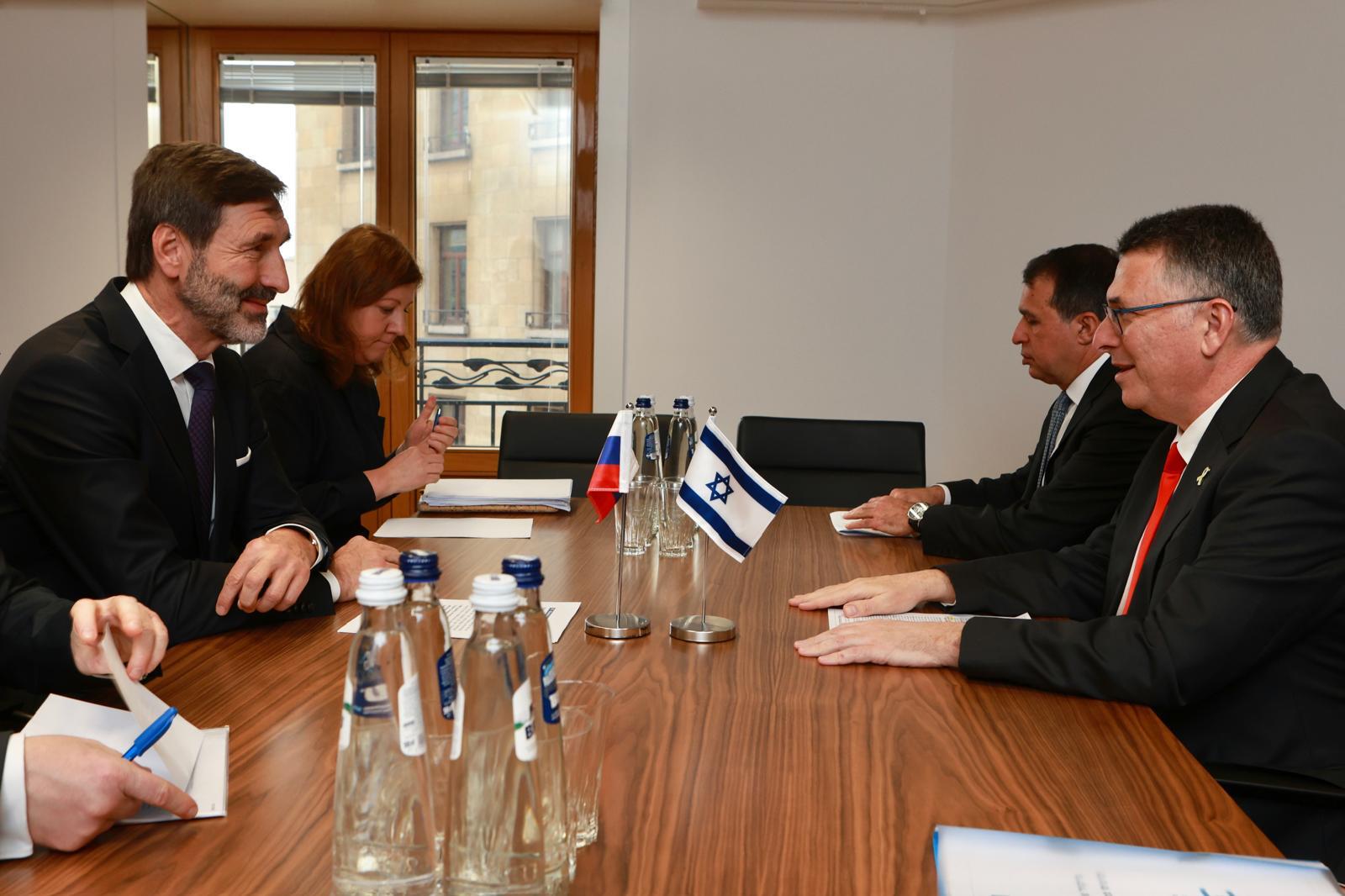 סער: לא שוללים הארכה של הפסקת האש בתמורה לשחרור עוד חטופים