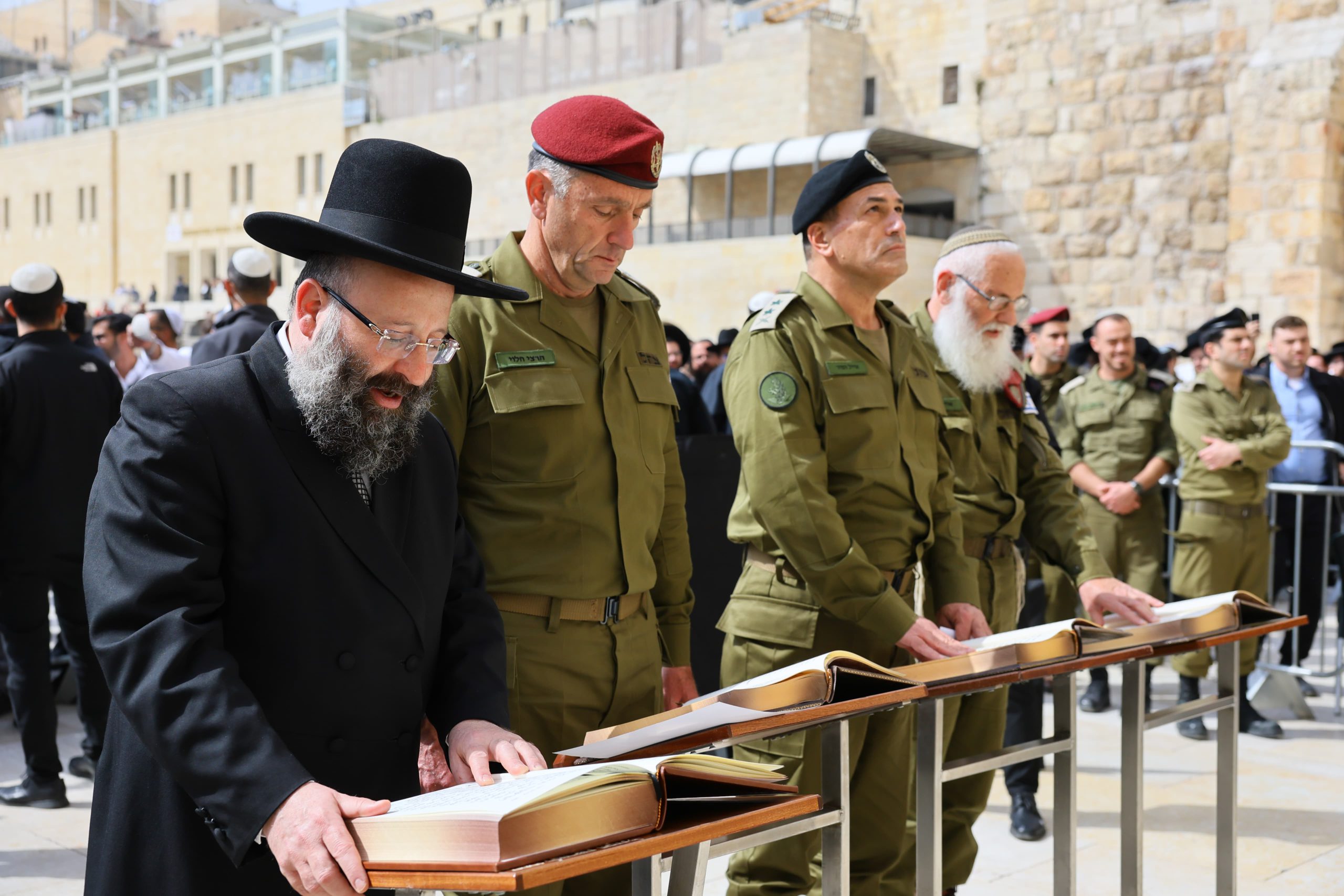 כמיטב המסורת: הרצי הלוי והרמטכ"ל אייל זמיר פקדו את הכותל