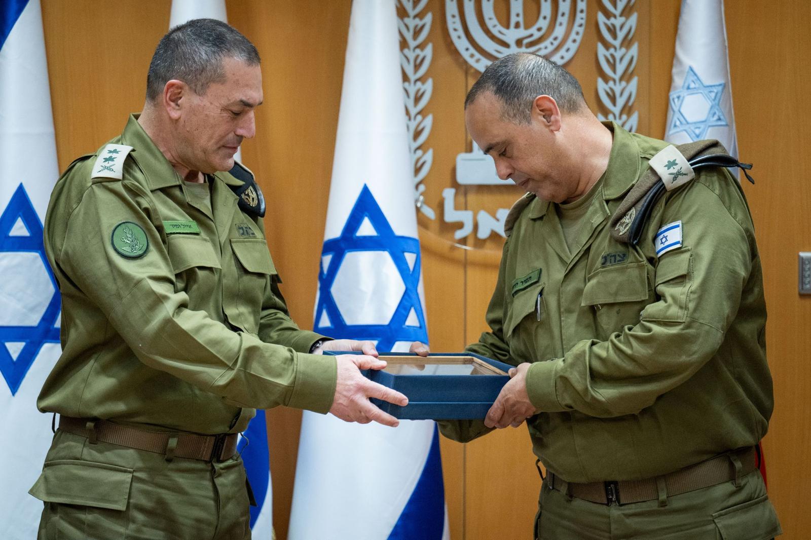 תמיר ידעי עם הרמטכ"ל אייל זמיר
