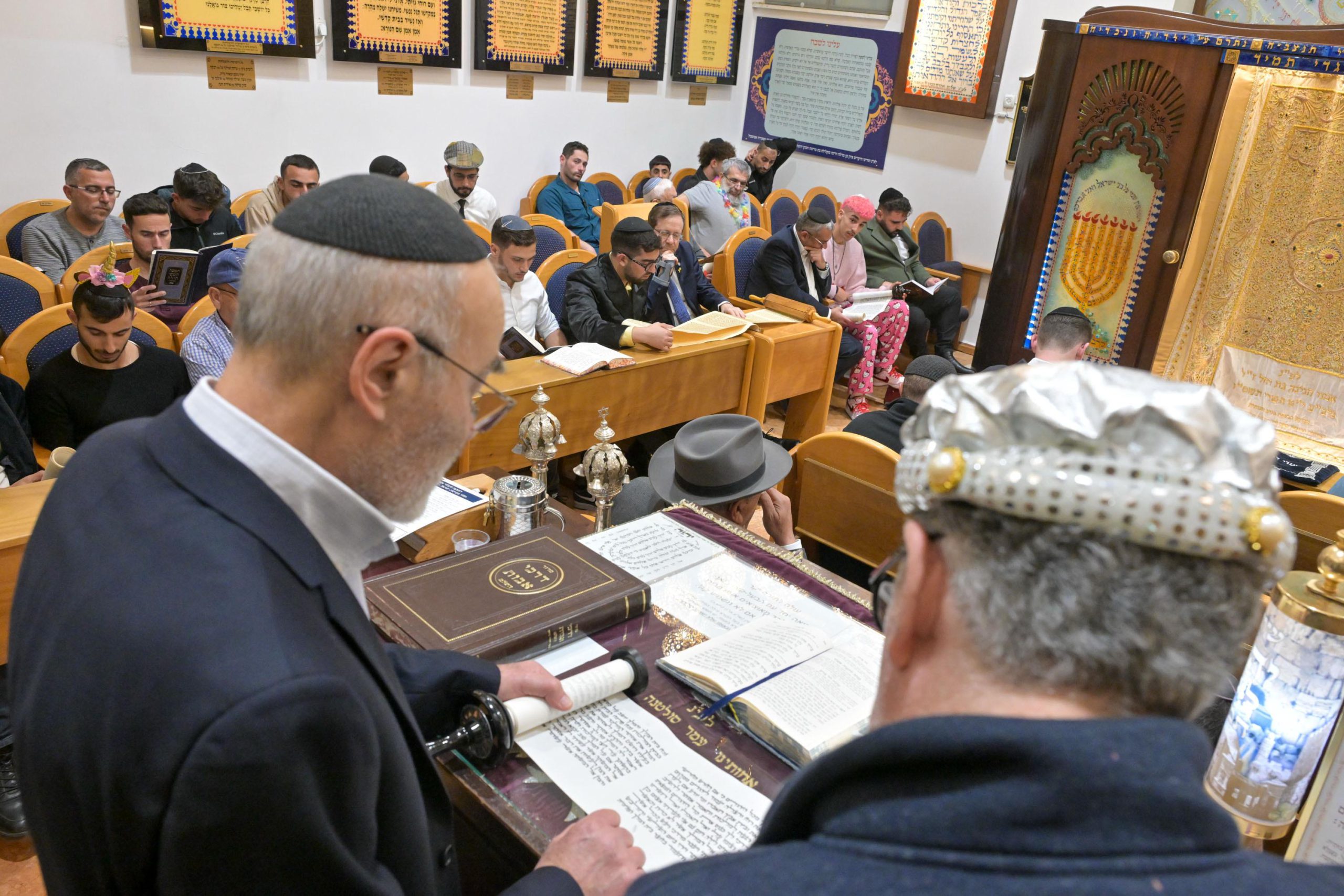 מרגש: הנשיא השתתף בקריאת מגילה עם משפחתו של אורי דנינו ז"ל