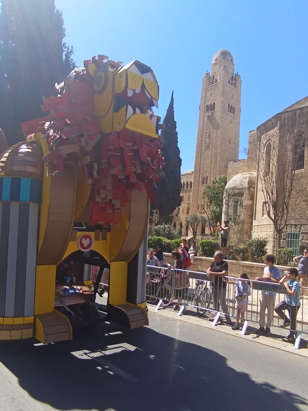 מייצג האריה השואג – תהלוכת פורים מאוחדים בשיתוף עיריית ירושלים ותיאטרון הקרון