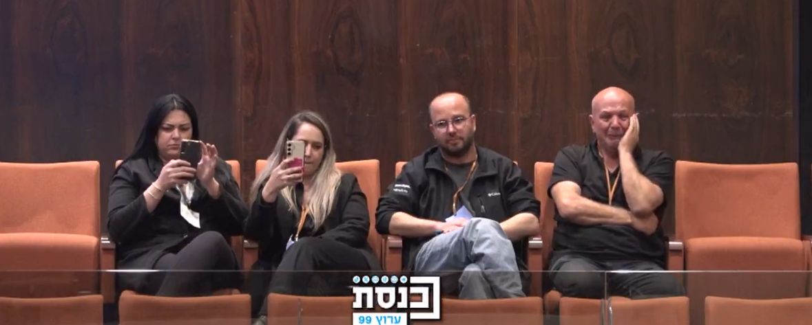 קורע לב: אביו של לוחם האש מירר בבכי בדיון. צפו