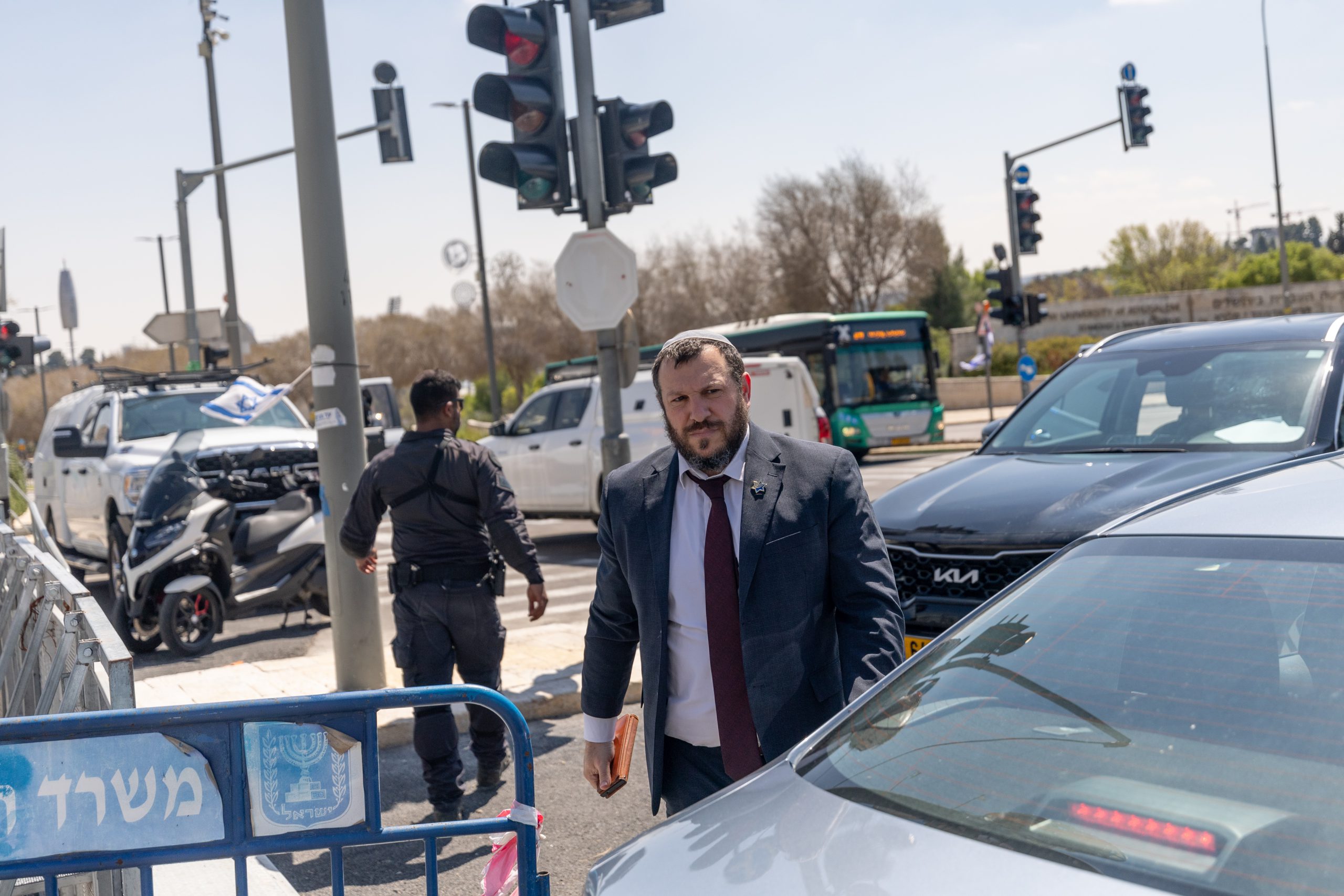 השר עמיחי אליהו נאלץ להגיע לכנסת ברגל (חיים גולדברג/פלאש90)