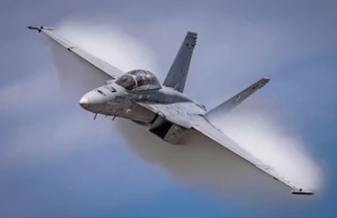 מטוס F-18 של הצי האמריקני, צילום: שאטרסטוק (BlueBarronPhoto)