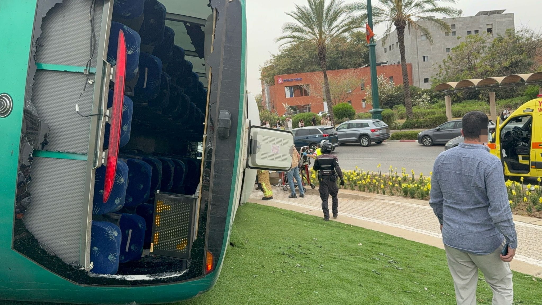 22 פצועים בהתהפכות אוטובוס בראשון לציון