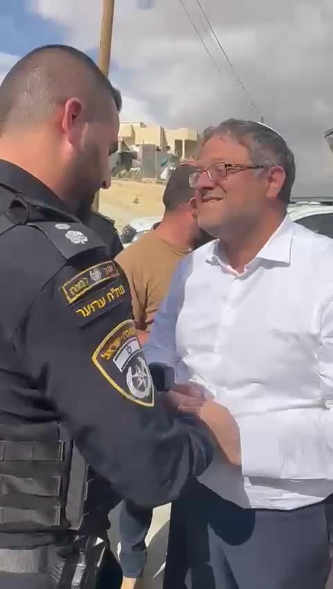 בן גביר עם השוטר שחיסל את העבריין