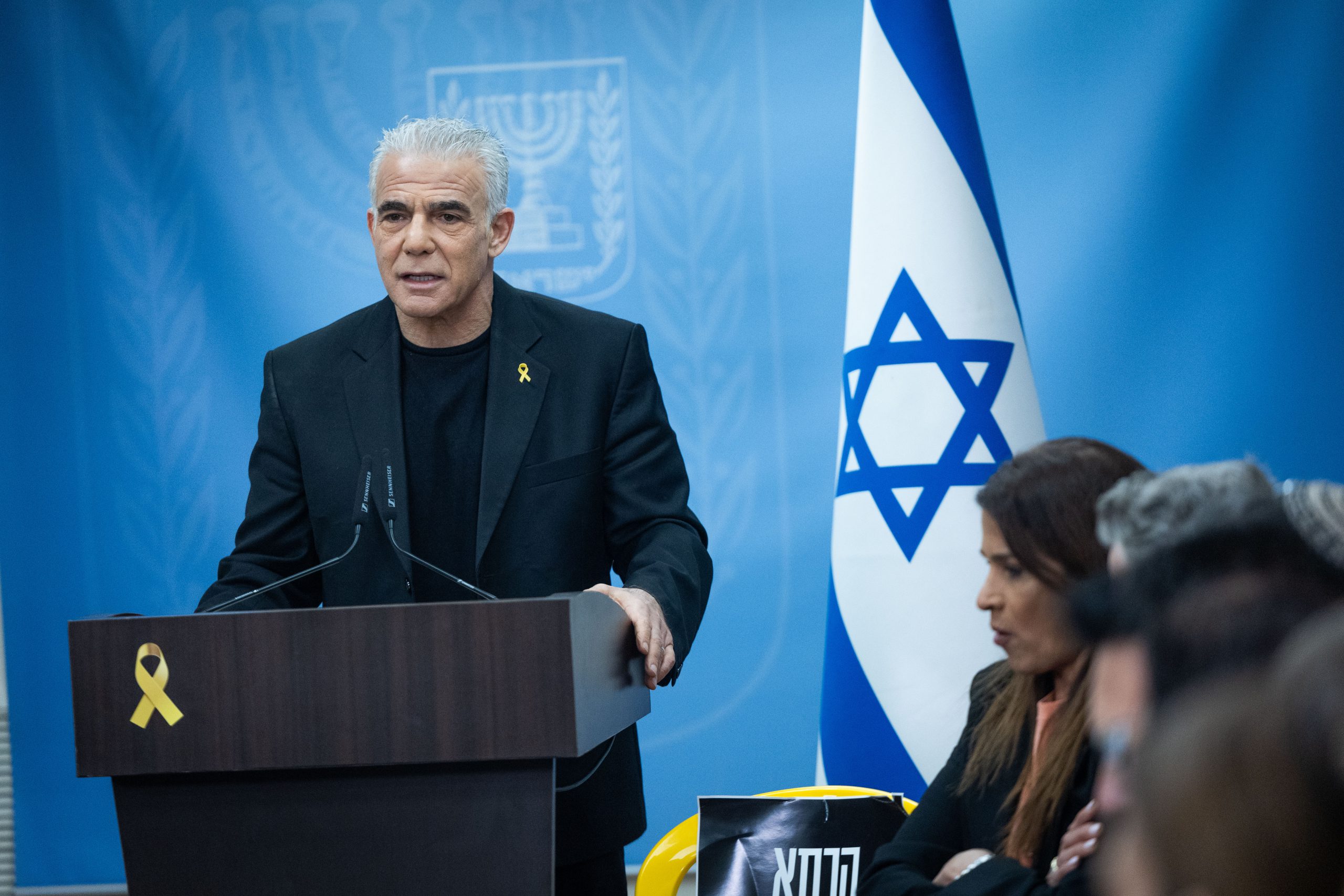 לפיד תוקף: "הממשלה מבצעת את הגניבה הגדולה בתולדות המדינה"